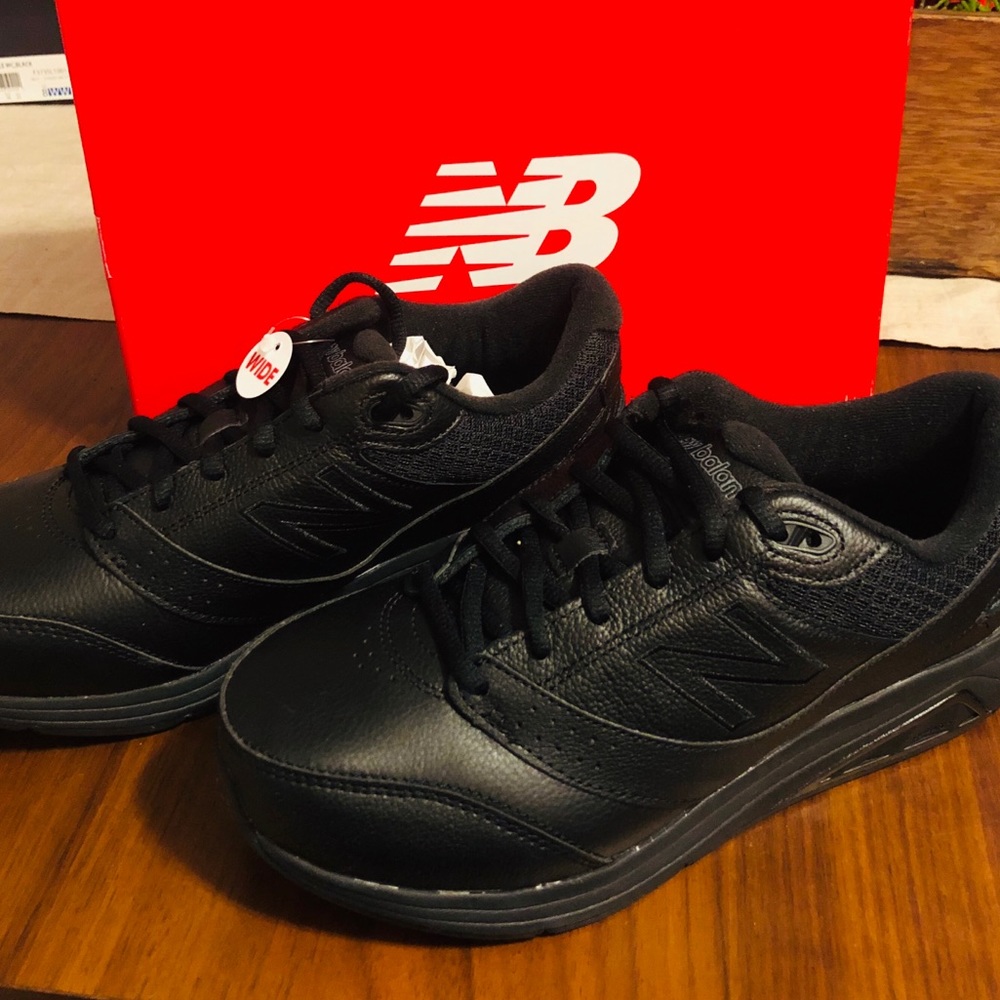 NWT 🖤New Balance 7.5 XXWIDE Black Sneaker 🖤